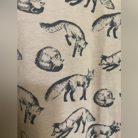 Fox Midi Sleeve Tee in Beige & Gray - Picture 4 of 7